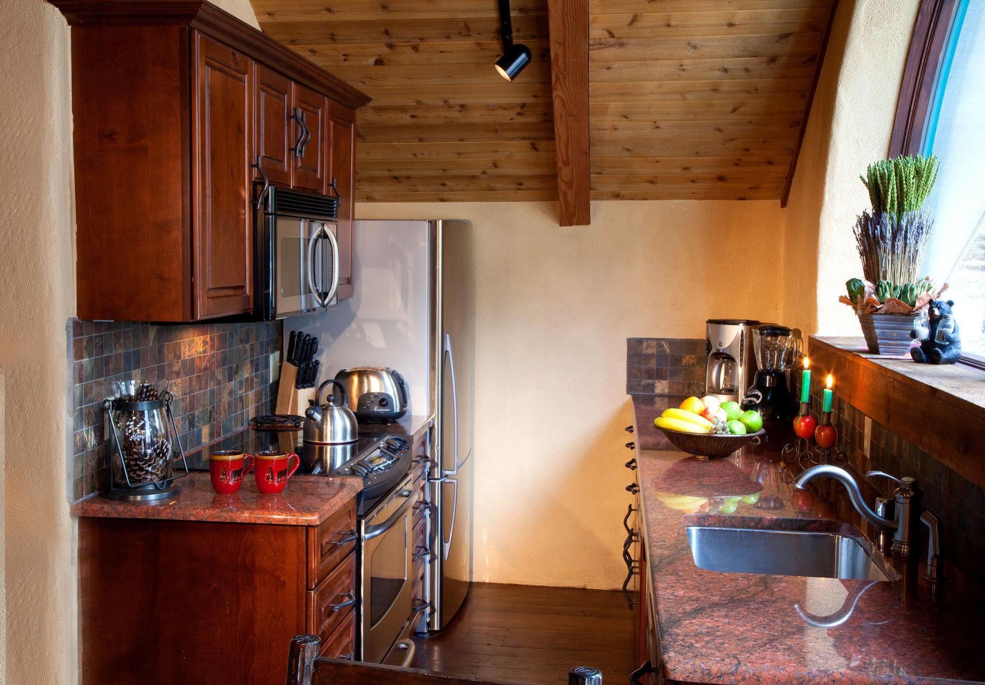 Alpine Village Suites Taos Ski Valley Exterior photo